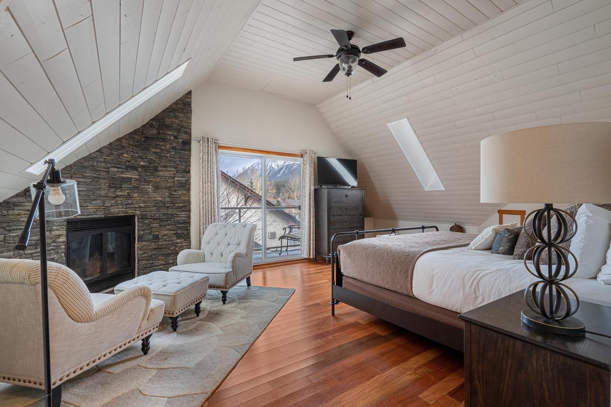 캔모어 Parkland301 Sunlit 2,000 Ft² Penthouse With Mtn View 아파트 외부 사진