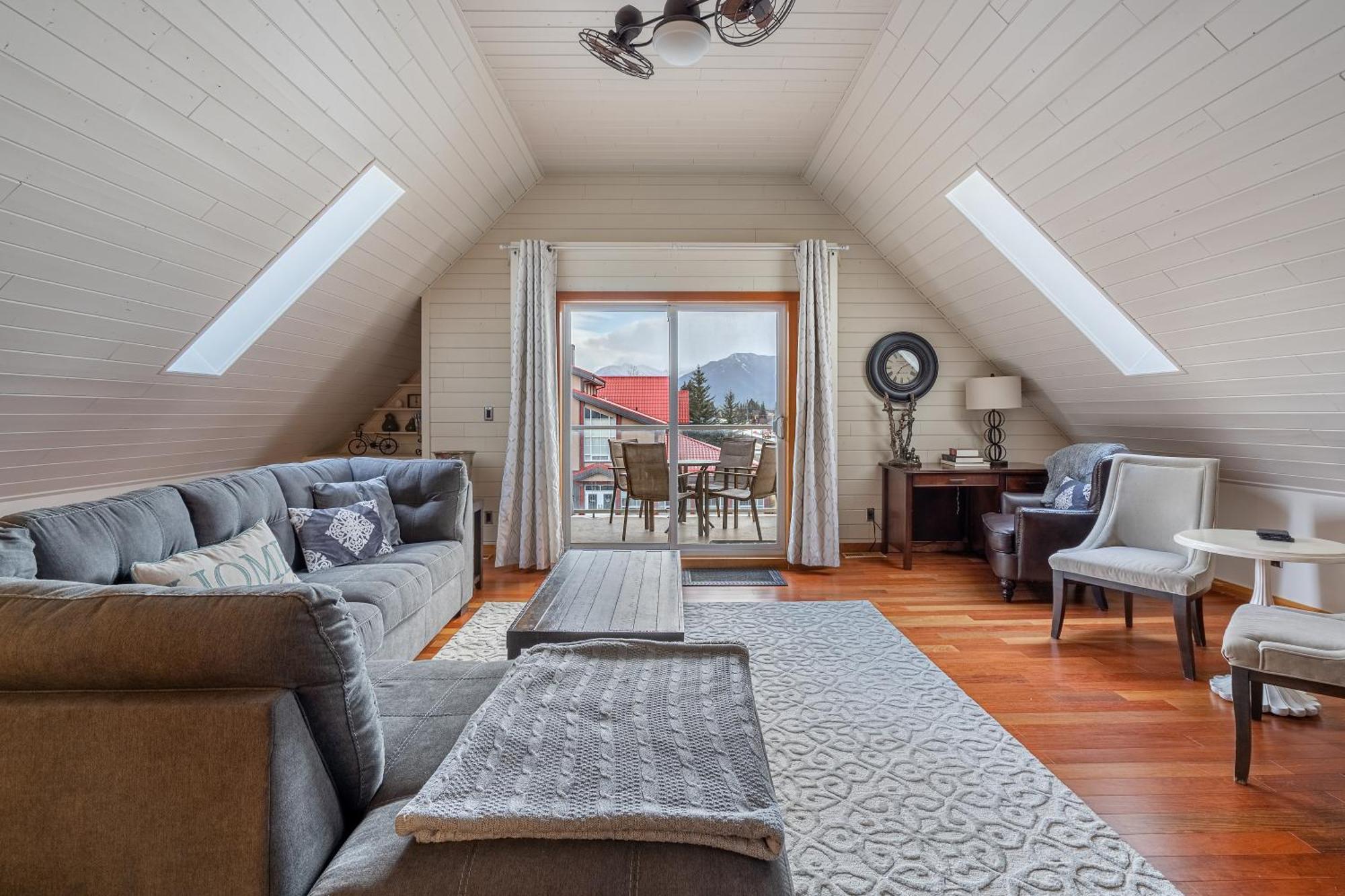 캔모어 Parkland301 Sunlit 2,000 Ft² Penthouse With Mtn View 아파트 외부 사진