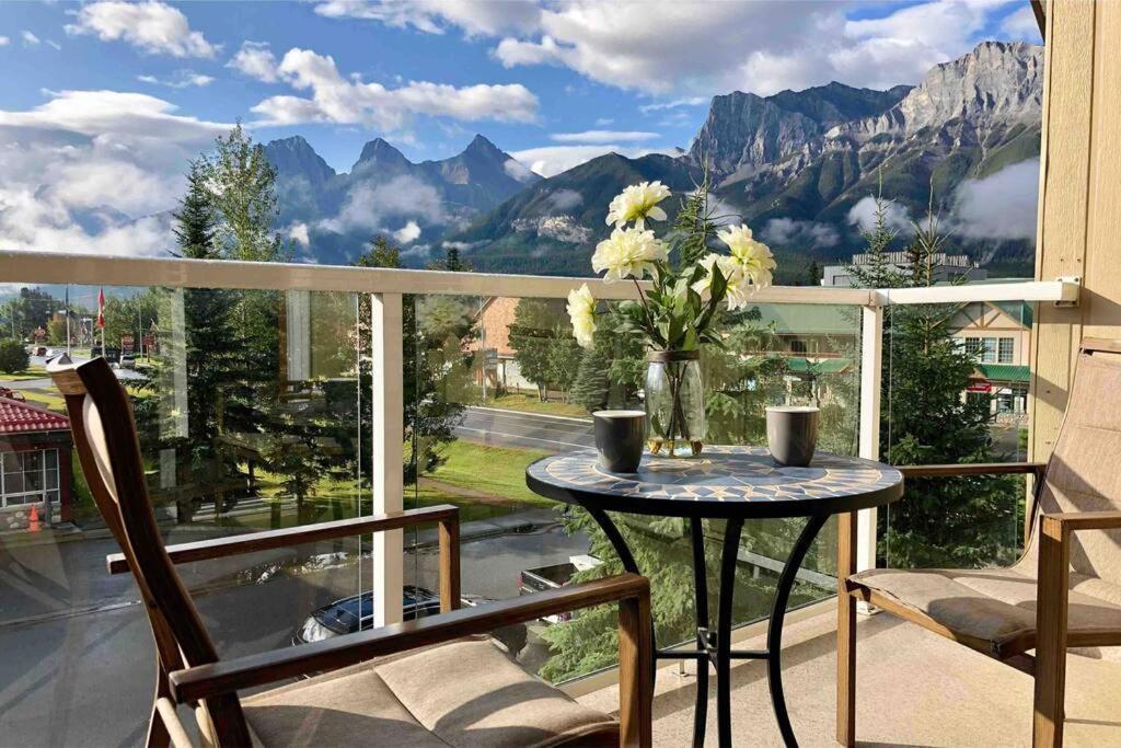 캔모어 Parkland301 Sunlit 2,000 Ft² Penthouse With Mtn View 아파트 외부 사진